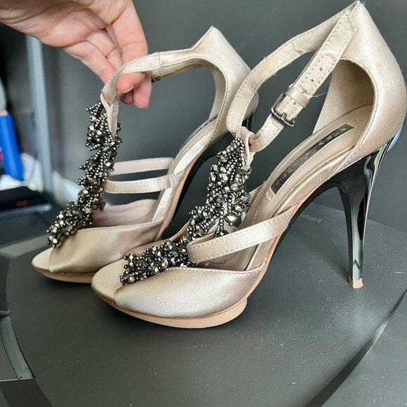 BCBGMAXAZRIA Dress Heels, size 6 - Picture 6 of 8